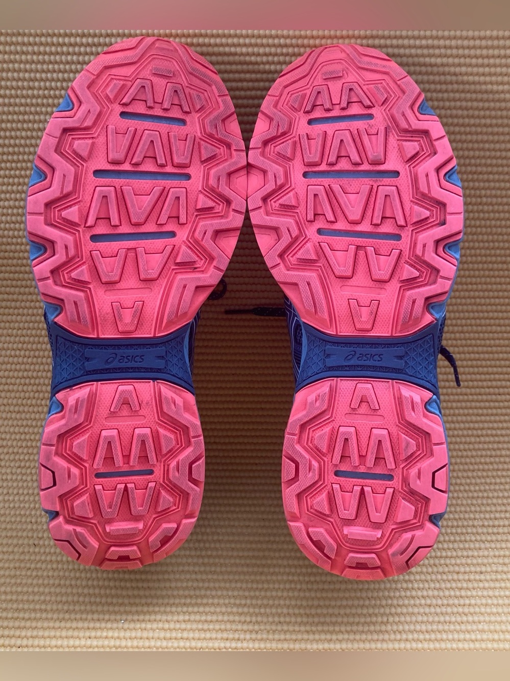 Asics GEL-Venture Athletic Shoe in Gray with Coral Accents Womens size 11 - Picture 7 of 8